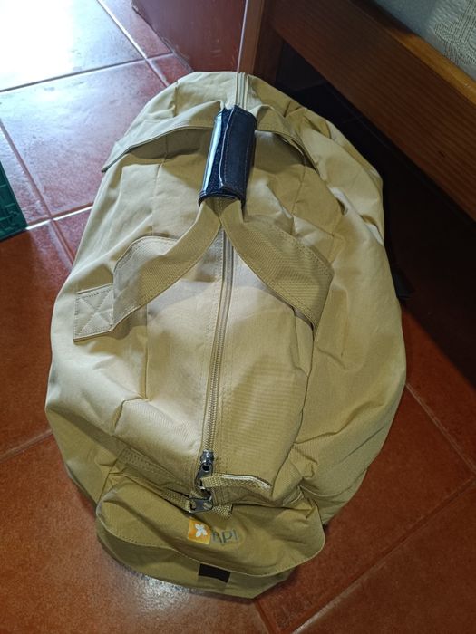 Mala com estilo desportivo grande e espaçosa tá Nova muito residente