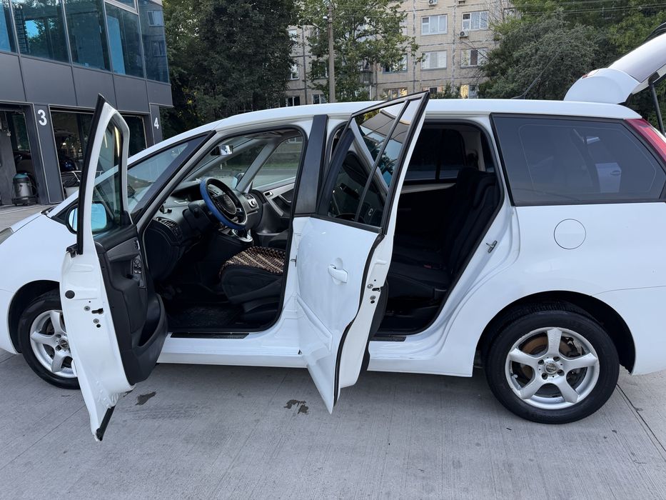 Продам семейный автомобиль