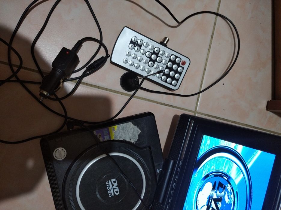 Автомобильный ДВД -USB -TV плеер.OPERA.