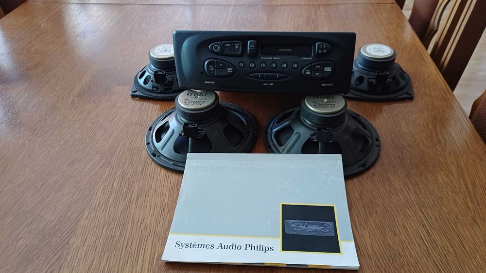 sprzedam oryginalne radio kasetowe do auta Renault z głośnikami