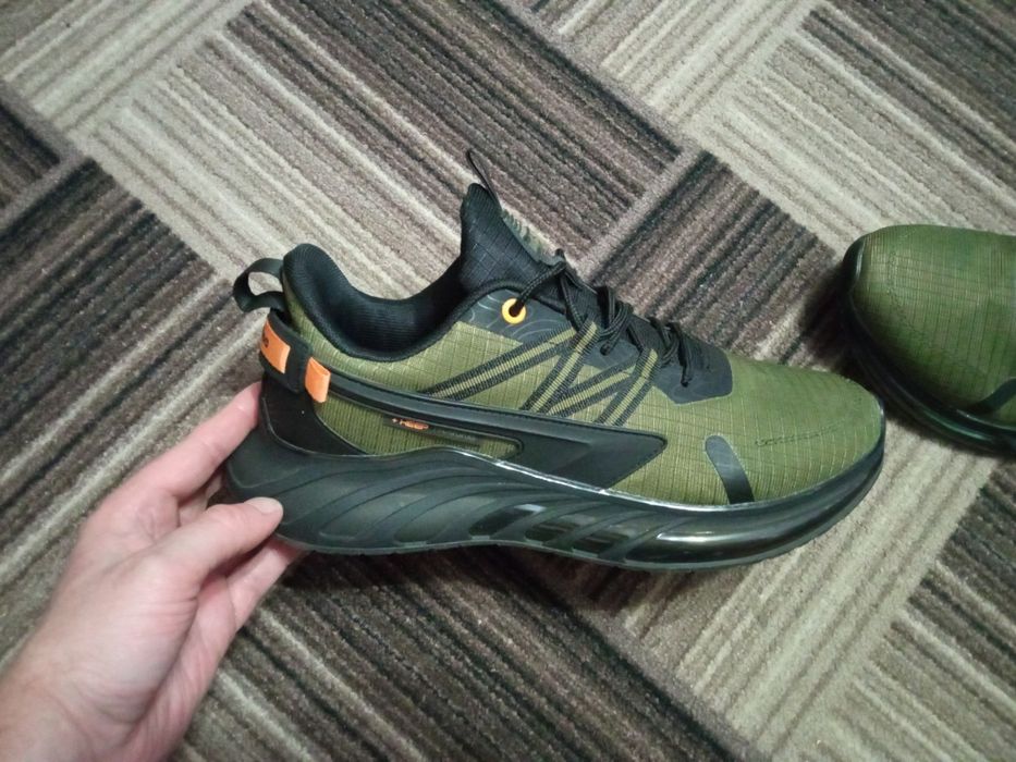 Кросівки демисезонні!