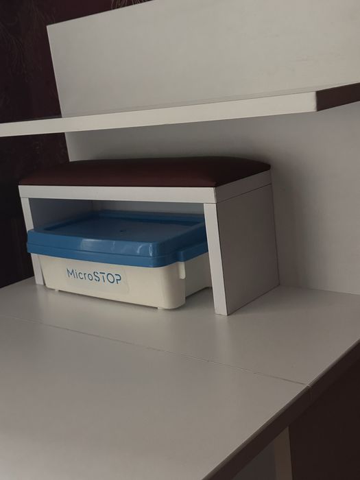 Стіл для маникюра