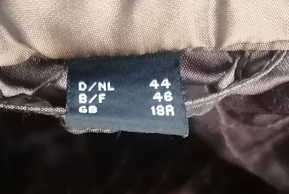 Casaco comprido em tons de cobre