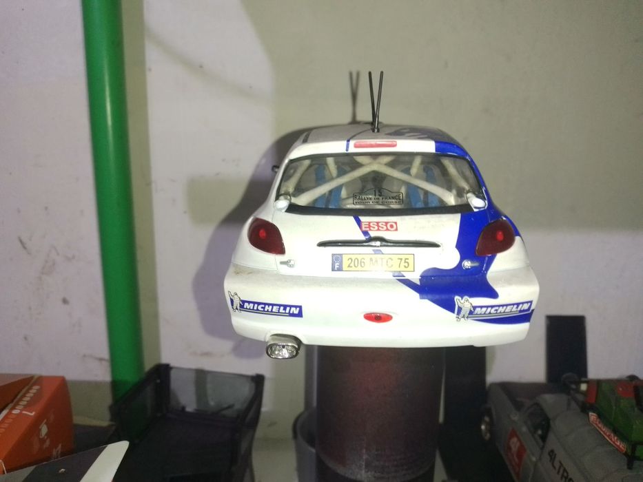 Miniatura 1/18 - peças Peugeot 206 WRC sólido
