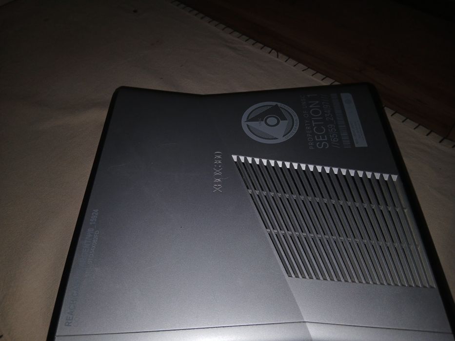 Xbox 360 S ,13 jogos Xbox,2 comandos Xbox.