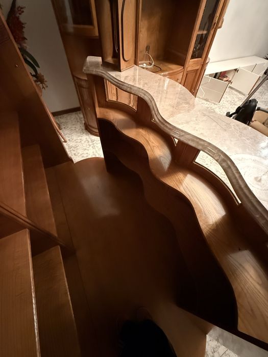 Bar em Madeira Maciça