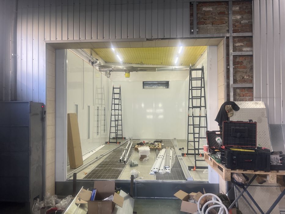 Монтаж (встановлення) покрасочной (фарбувальної) камеры (камери).