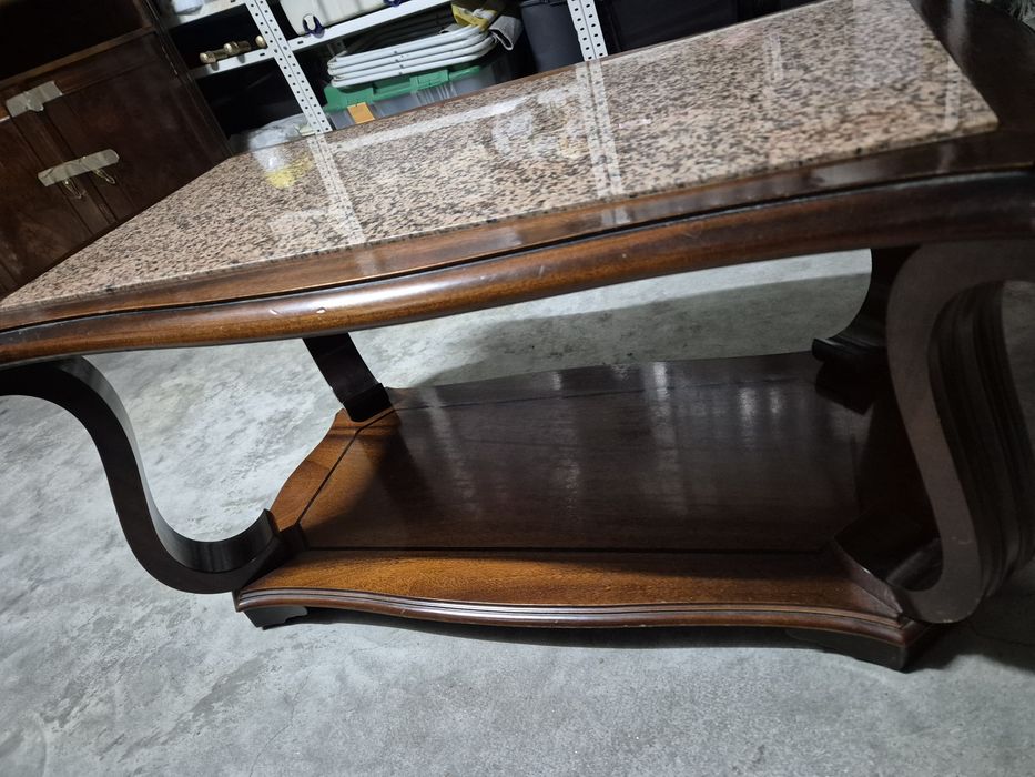 Mesa de centro em madeira e mármore