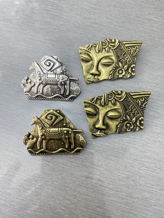 Броши різні тематичні