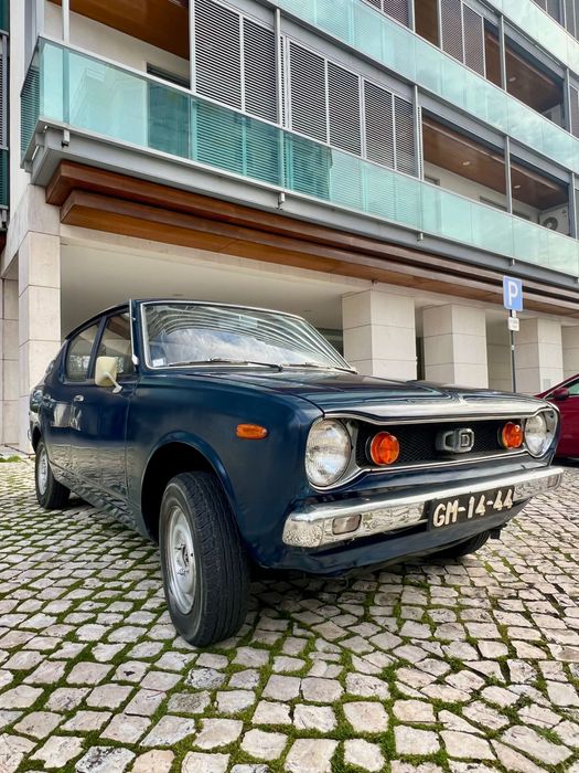 Datsun 100A Original Serie Netflix Rabo de Peixe
