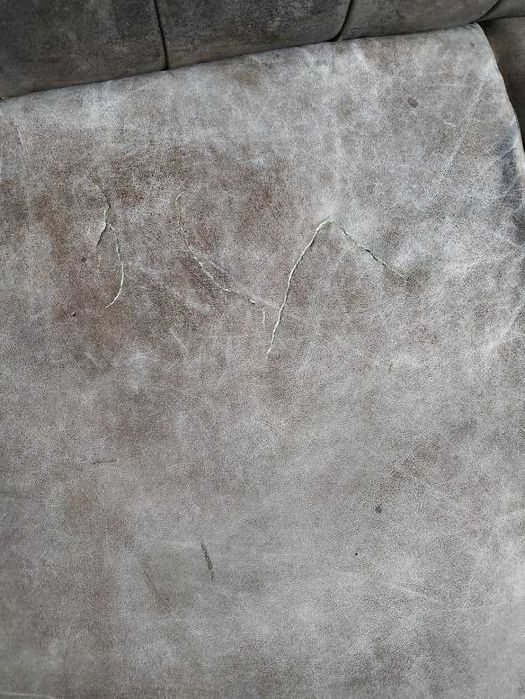 Sofá Chesterfield Vintage em pele capitonée