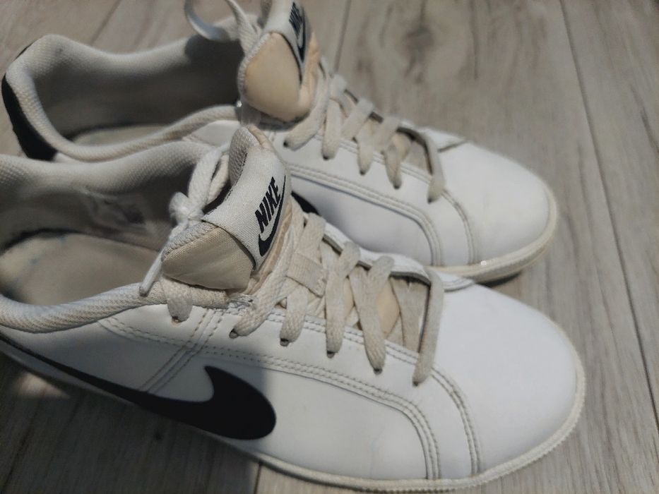 Sprzedam buty białe adidas