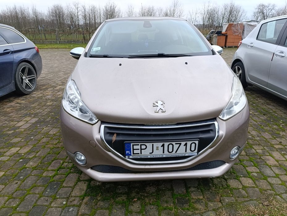 Peugeot 208 bardzo dobry stan