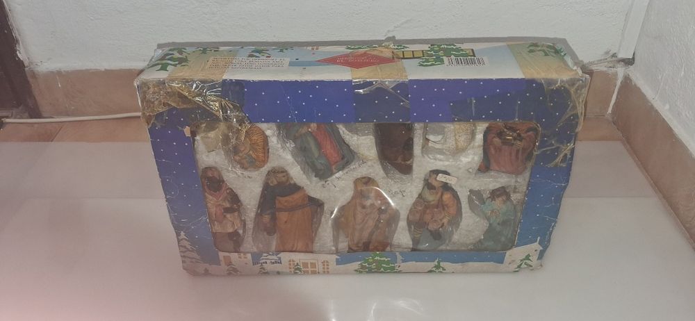 Presépio Completo de 11 Peças em Resina Coloridas