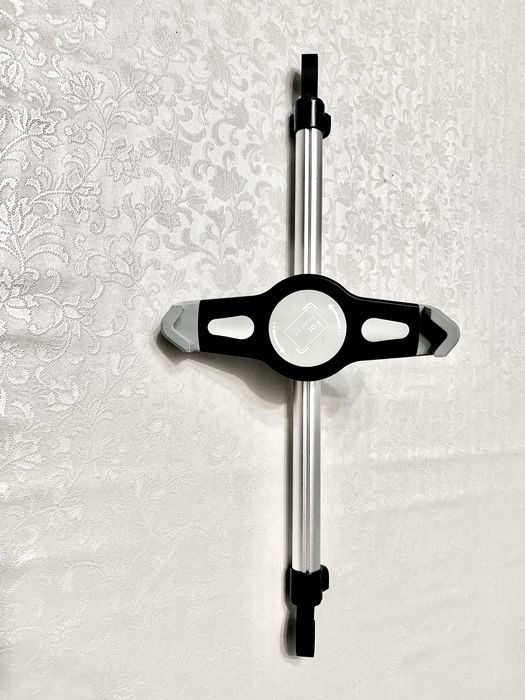 Uchwyt samochodowy na tablet