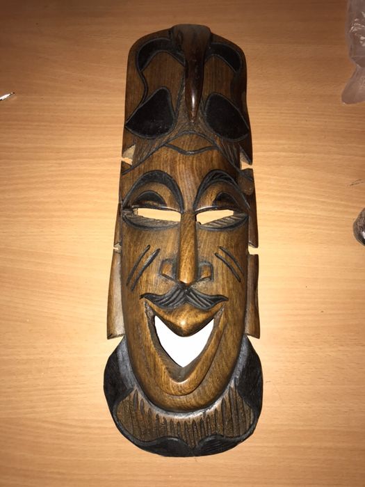4 mascaras de madeira