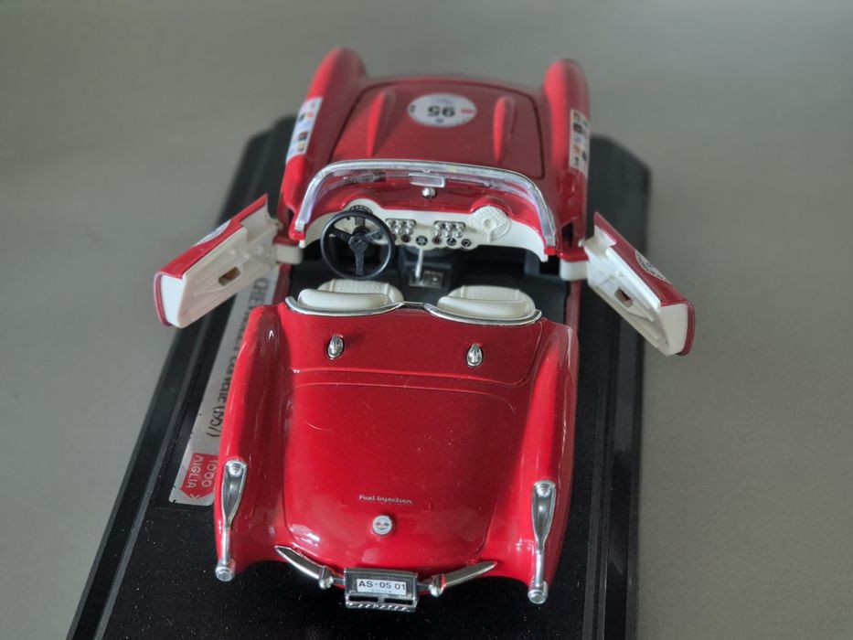 Chevrolet Corvette 1957, Escala 1/24 BURAGO