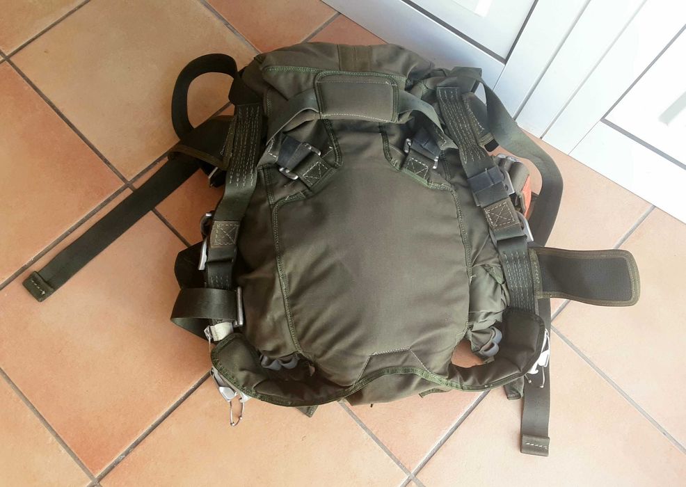 Paraquedas  Arnés Militar UK 1996 Como Novo - 125€