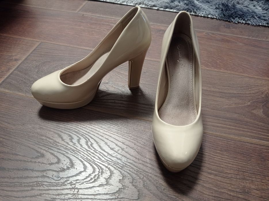 Туфли на каблуке