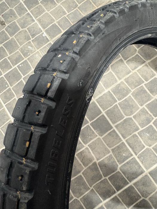 Vendo pneus CST para mota