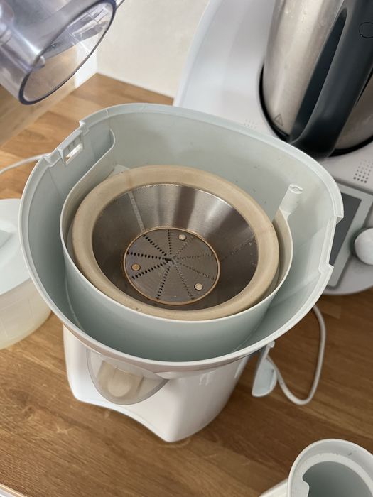 Sokowirówka do robienia soków i przetworów Philips