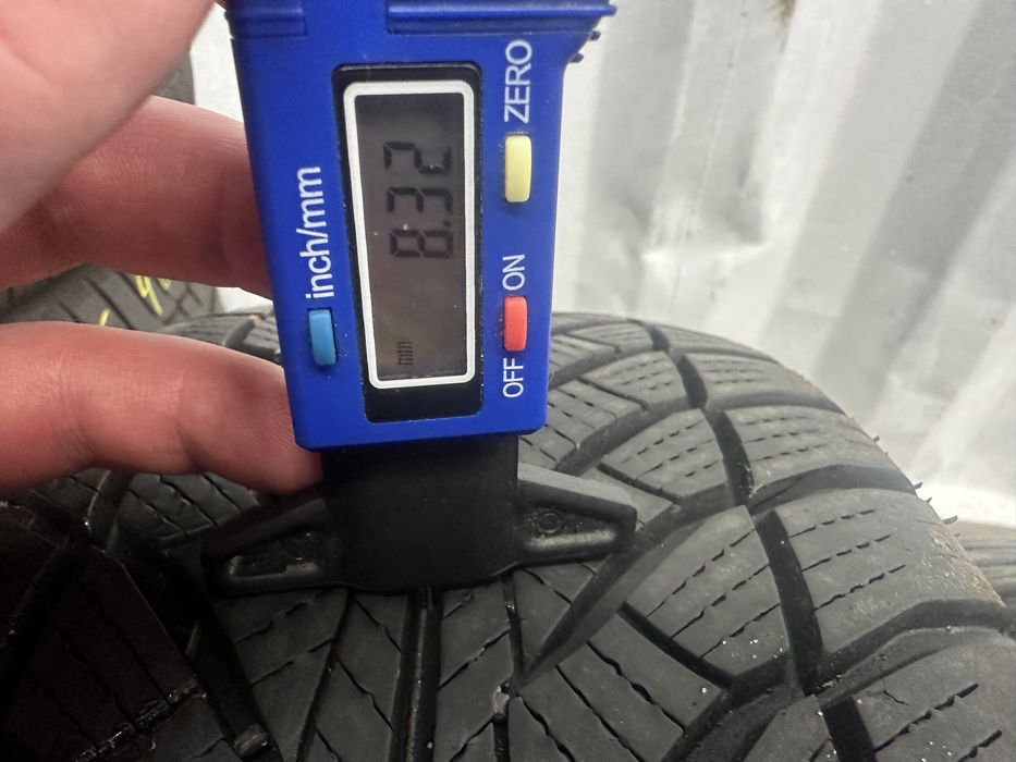 Шини дощові 205/50 R17 Goodyear , майже нові
