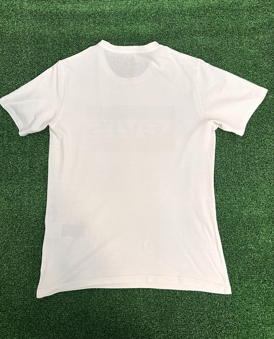 T-shirt Levi's branca com logo