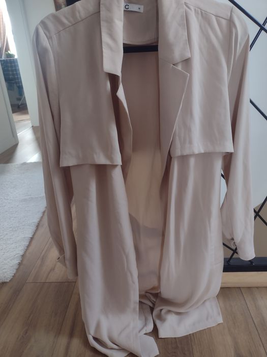 Trencz cubus beżowy