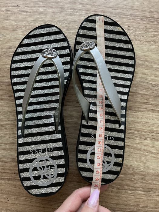 Шльопки жіночі GUESS