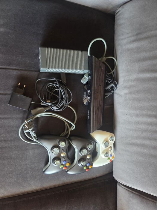 Xbox  360 / 3 x Pad / kabelki / dysk /gry / kinect