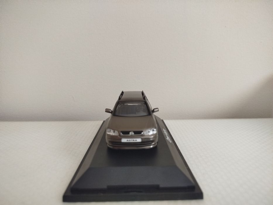 Miniatura Opel Astra Caravan 1/43 Nova