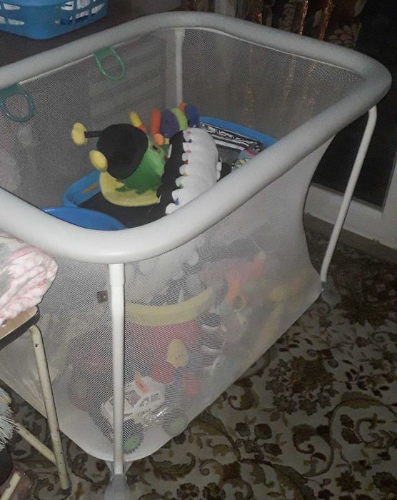 Parque infantil seguro e pouco uso