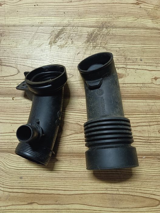 Патрубок воздуховода на Пежо 3008 дизель