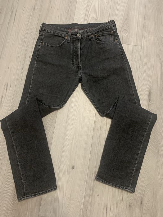 Levis 501 сірого кольору
