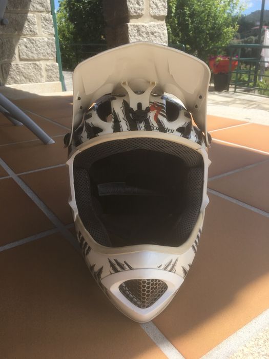 Capacete specialized deviant carbon