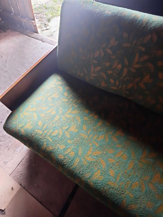Диван розкладний новий ретро.