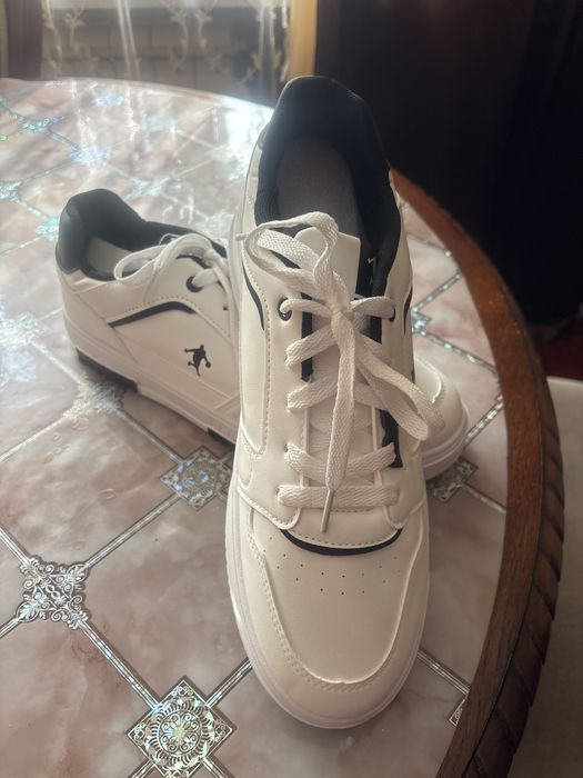 Кросівки для чоловікив