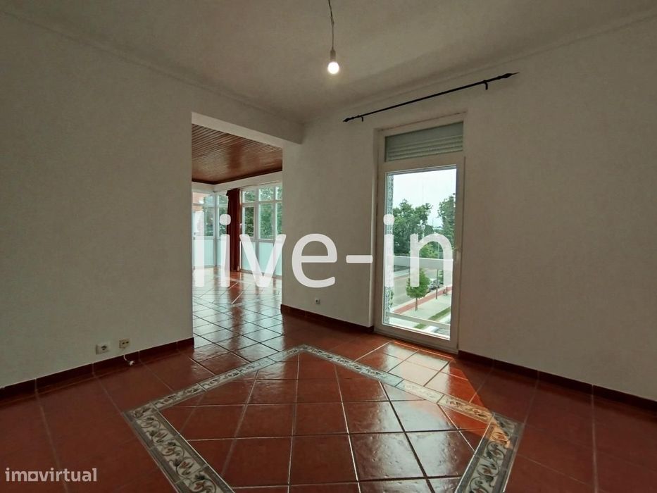 Apartamento T3 junto à Escola Mário Sacramento