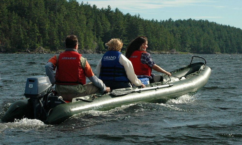 Надувную лодку Grand A380