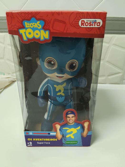 Boneco super foca Luccas Neto