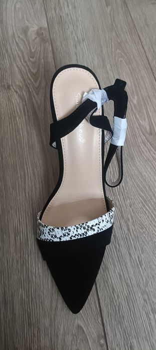 Sandaly na obcasie