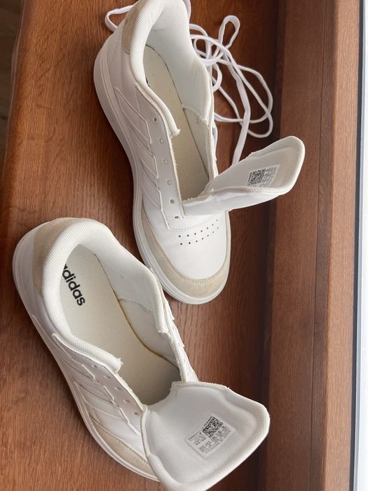 Білі шкіряні кросівки Адідас. Adidas. Courtblock