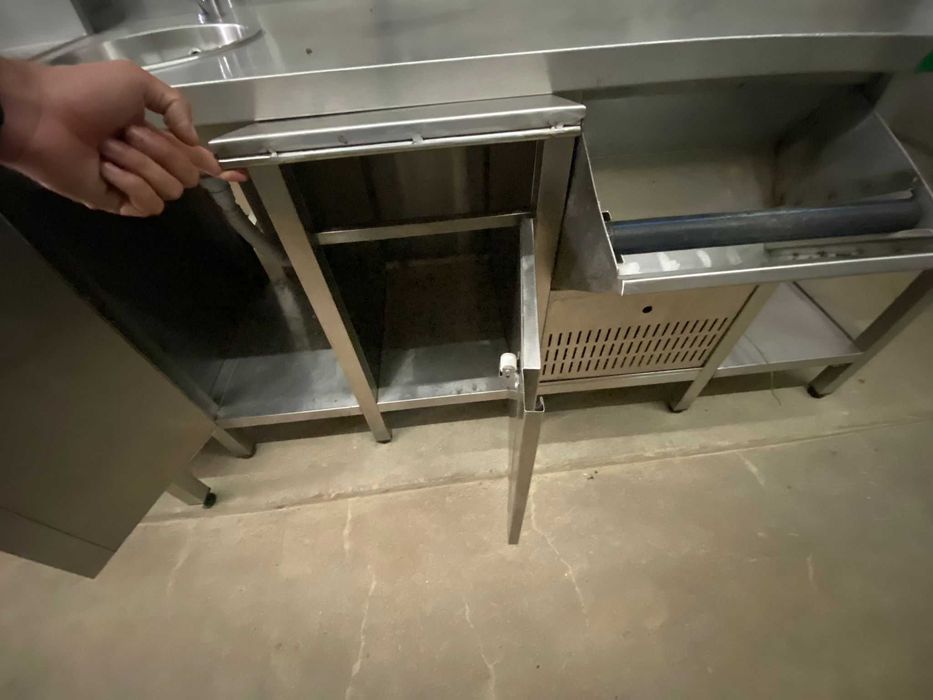 Bancada em inox com cuba pequena esquerda e bate borras