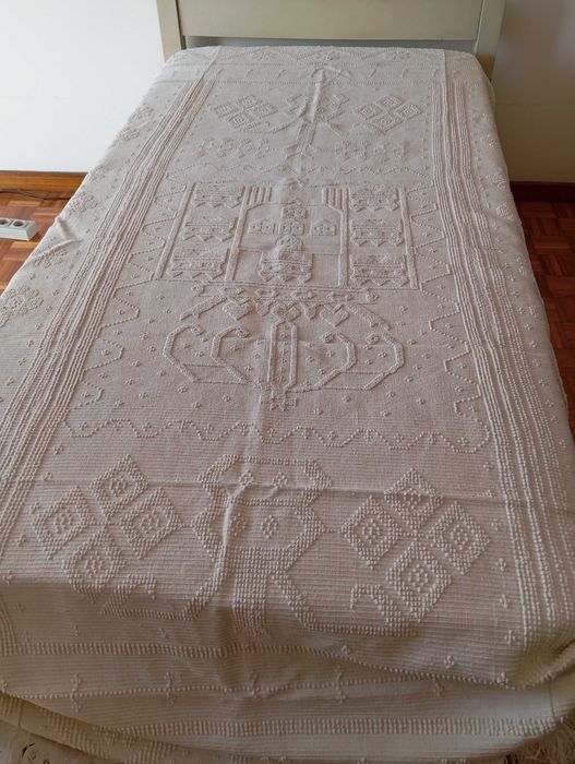 Colchas de Cama Coroa de Rei e Almalaguês