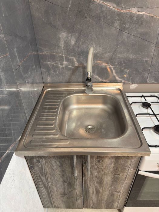 Тумба з накладною мийкою і змішувачем в комплекті