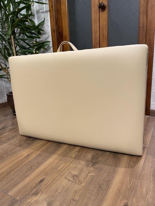 Косметологічна кушетка