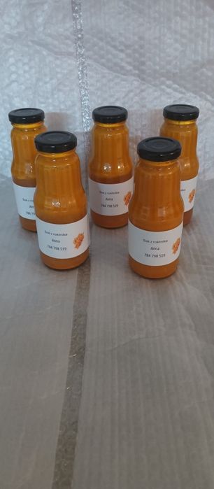 Sok z owoców rokitnika