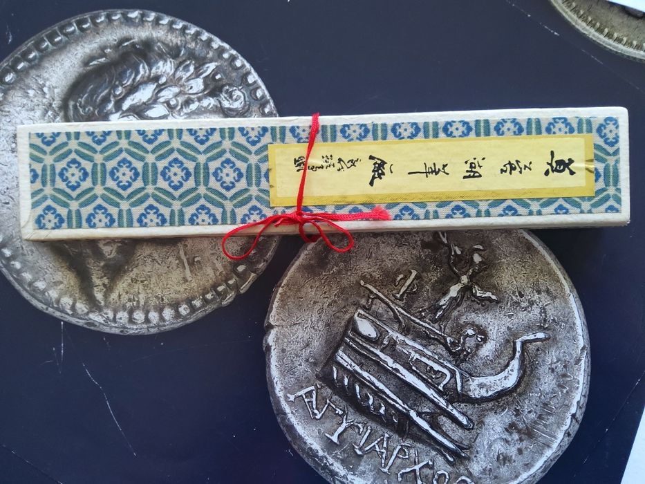 22926#Lapis antigos da China conjunto com três lápis em caixa própria em bom estado de conservação 

Ctt normal 2,50
Transferência bancária ou mbway