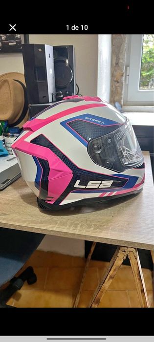 Capacetes casacos e luvas de moto