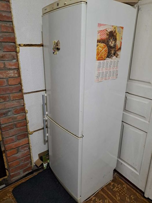 Продам холодильник (не робочий)